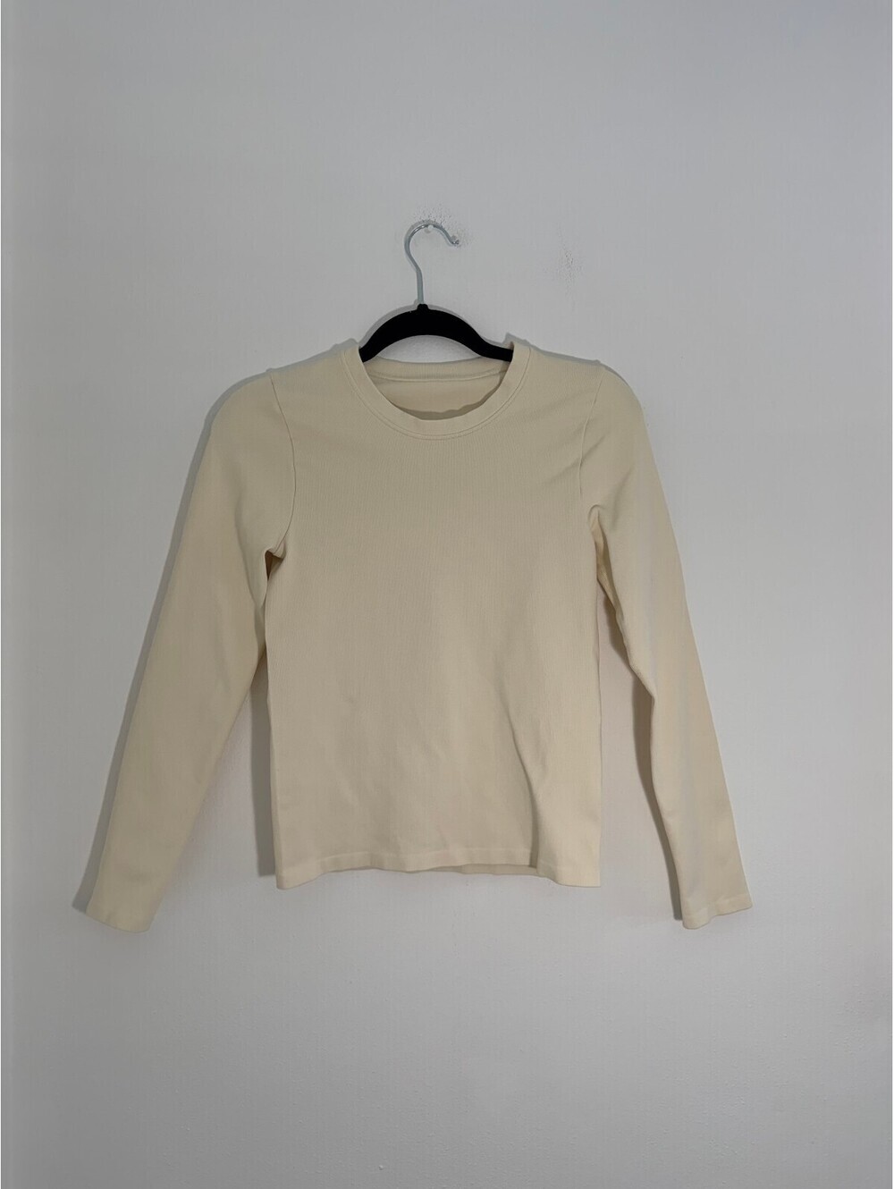 OQQ Long Sleeve Ribbed Stretch Crew Neck Athletic Top Cream Ivory Size M